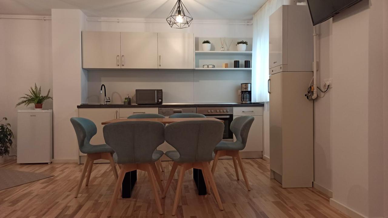 Apartment Chrysanthemum